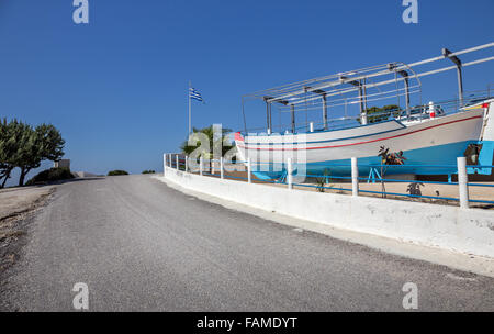 Griechische Flagge auf der Insel Kos Mittelmeerküste Stockfoto