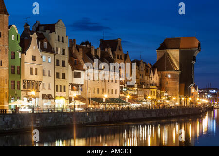 Am Abend in der Altstadt von Gdansk, Polen. Historischen Hafenkran. Stockfoto