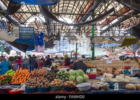 Bischkek, Kirgistan - 2. Oktober 2014: Foto von der Markthalle rief Osch Bazar. Stockfoto