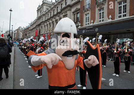 London, UK. 1. Januar 2016.  Zeichen auf der Londoner New Year es Day Parade 2016 Credit: Keith Larby/Alamy Live-Nachrichten Stockfoto