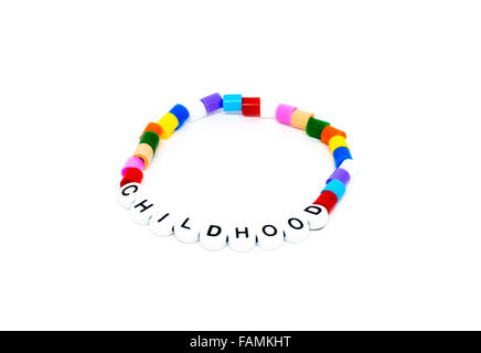 Kindheit-Armband auf weiß Stockfoto