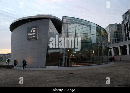 Neuzugang im Van Gogh Museum am Museumplein (Museumsplatz), Amsterdam, Niederlande. Stockfoto