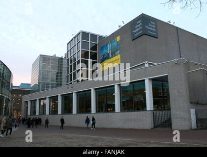 Hauptgebäude des Van Gogh Museums am Museumplein (Museumsplatz), Amsterdam, Niederlande. Stockfoto