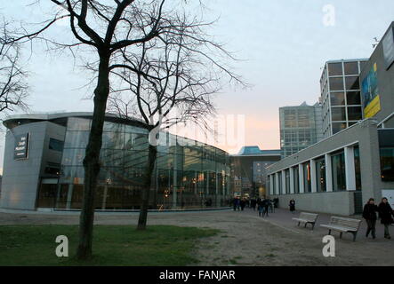 Neuer Eingang, das Van Gogh Museum am Museumplein (Museumsplatz), Amsterdam, Niederlande. Winter, Weihnachten 2015 Stockfoto