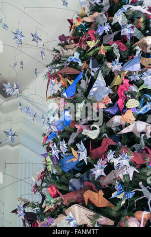 Einzigartige Origami Weihnachtsbaum im American Museum of Natural History, New York Stockfoto