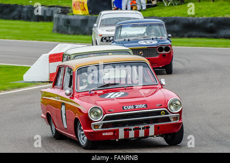 1965 ist Lotus Cortina Mk1 im Besitz von Gavin Henderson und wurde von Mat Jackson beim Goodwood Revival 2015 gefahren Stockfoto