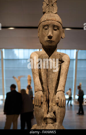 Abbildung Hampatong im an das Metropolitan Museum of Art Museum, New York, USA. Zu Ehren der Toten und die lebenden, die Ngadj schützen Stockfoto