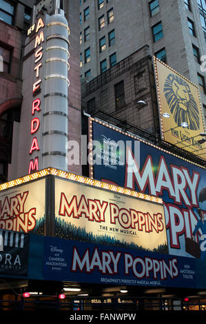 New York City Midtown Manhattan Theater District Mary Poppins Amsterdam Straßentheater Stockfoto