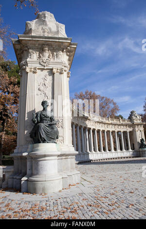 Denkmal für König Alfonso XII am berühmten Parque del Retiro, Madrid, Spanien Stockfoto