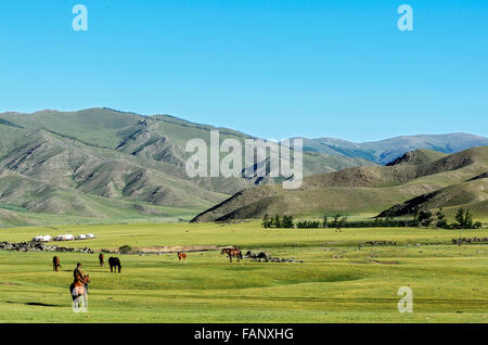 Nomaden in der kargen Landschaft in der Orkhon-Tal, Khangai Nuruu National Park, Övörkhangai Aimag, Mongolei Stockfoto