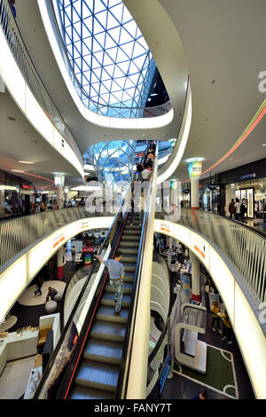 Längste freitragende Rolltreppe Europas, Einkaufszentrum MyZeil, Architekten Massimiliano Fuksas, Palaisquartier Stockfoto