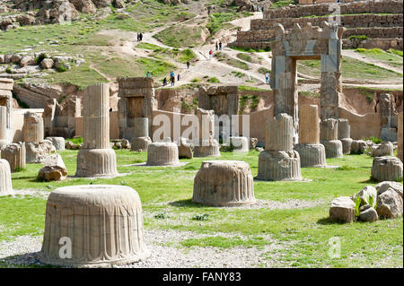 Ruinen, Grundlagen der Spalten, hundert Säulensaal, alten persischen Stadt Persepolis, UNESCO-Weltkulturerbe, Fars Provinz Stockfoto