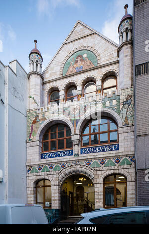 Everard Druckerei, Bristol, 1900-1901 - eine keramische Jugendstilfassade entworfen von W. J. Neatby Doulton & Co. Stockfoto