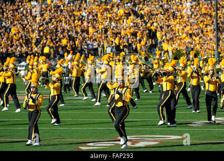 Pasadena, CA, USA. 1. Januar 2016. PASADENA, CA -JAN. 1, 2016 - | Die Iowa-Band führt die Nationalhymne vor dem Rose Bowl. © K.c. Alfred/U-T San Diego/ZUMA Draht/Alamy Live-Nachrichten Stockfoto