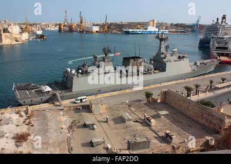 Die südkoreanische Marine Zerstörer ROKS Munmu der Große (DDH) -976 in Maltas Grand Harbour Stockfoto