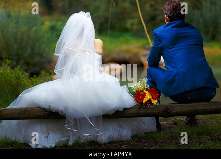 Braut und Bräutigam Angeln zusammen - romantische Hochzeit Konzept Stockfoto