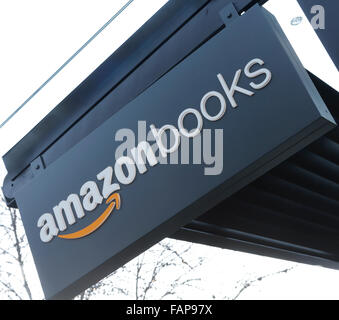 Zeichen für Amazon Bücher Ziegel und Mörtel speichern, University Village, Seattle, Washington State, USA Stockfoto