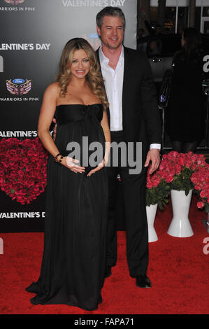 LOS ANGELES, CA - 8. Februar 2010: Eric Dane & Frau Rebecca Gayheart bei der Weltpremiere seines neuen Films "Valentinstag" bei Graumans Chinese Theatre in Hollywood. Stockfoto