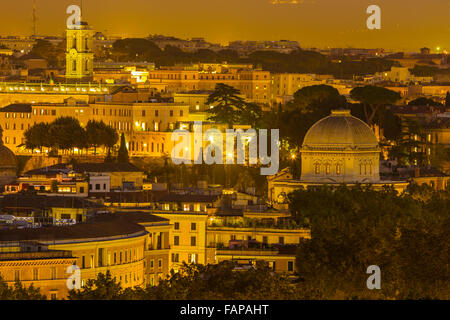 Blick auf Rom von der Piazza Giuseppe Garibaldi, im Abendlicht Stockfoto