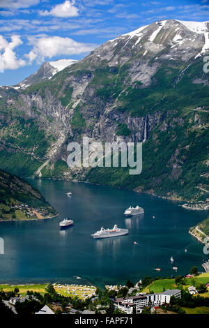 Drei Kreuzfahrtschiffe in den Geirangerfjord, Geiranger, Norwegen Stockfoto