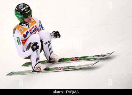 Innsbruck, Österreich. 3. Januar 2016. Peter Prevc Sloweniens reagiert während der dritten Stufe der Skispringen Vierschanzentournee in Innsbruck, Österreich, 3. Januar 2016. Foto: Daniel Karmann/Dpa/Alamy Live News Stockfoto