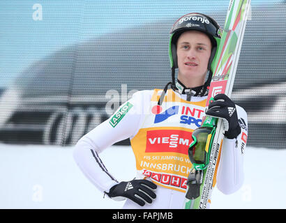 Innsbruck, Österreich. 3. Januar 2016. Peter Prevc Sloweniens reagiert während der dritten Stufe der Skispringen Vierschanzentournee in Innsbruck, Österreich, 3. Januar 2016. Foto: Daniel Karmann/Dpa/Alamy Live News Stockfoto