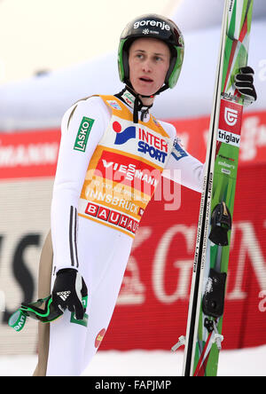 Innsbruck, Österreich. 3. Januar 2016. Peter Prevc Sloweniens reagiert während der dritten Stufe der Skispringen Vierschanzentournee in Innsbruck, Österreich, 3. Januar 2016. Foto: Daniel Karmann/Dpa/Alamy Live News Stockfoto