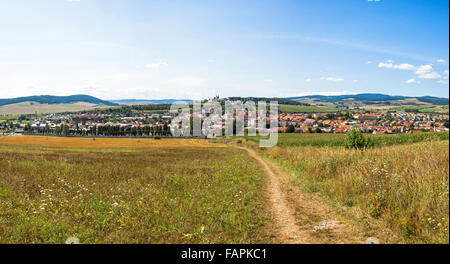 Panorama von Spisske Podhradie Stadt, Slowakei. Blick von Spis Burg (Spissky Hrad) Stockfoto