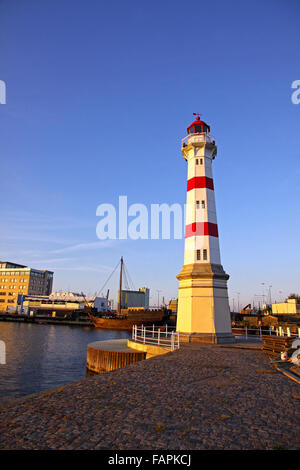 Alter Leuchtturm in Oresund Straße, Malmö Stadthafen, Schweden Stockfoto