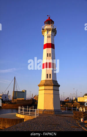 Alter Leuchtturm in Oresund Straße, Malmö Stadthafen, Schweden Stockfoto