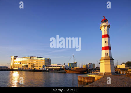 Alter Leuchtturm in Oresund Straße, Malmö Stadthafen, Schweden Stockfoto