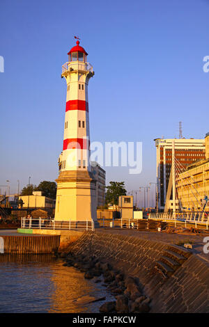 Alter Leuchtturm in Oresund Straße, Malmö Stadthafen, Schweden Stockfoto