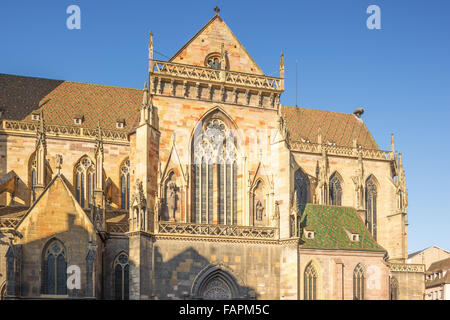 Farbige Fliesen Dach der Kirche St. Martin in Colmar Stockfoto