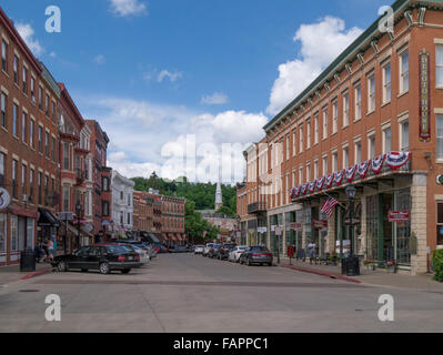 Main Street im historischen Bezirk von Galena Illinois auf dem National Register of Historic Places gelistet Stockfoto