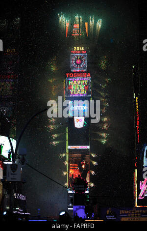 New York City. 31. Dezember 2015. New Year Eve feiern Square am Times am 31. Dezember 2015 in New York City. © Dpa/Alamy Live-Nachrichten Stockfoto