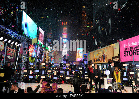 New York City. 31. Dezember 2015. New Year Eve feiern Square am Times am 31. Dezember 2015 in New York City. © Dpa/Alamy Live-Nachrichten Stockfoto