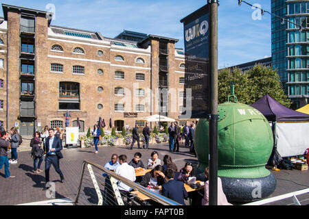 Kerb am Kai, West India Quay, Canary Wharf, London, England, Großbritannien Stockfoto