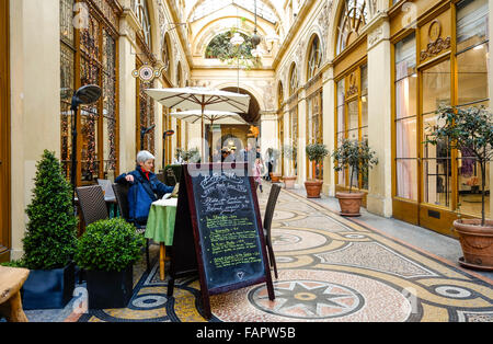 Restaurant in der überdachten Passage Galerie Vivienne in der Nähe von Palais Royal, Galerie, Paris, Frankreich. Stockfoto