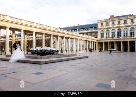 Skulptur Brunnen von Pol Bury in Hof, Palais Royal, Paris, Frankreich Stockfoto