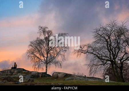 Sonnenuntergang im Kaivopuisto, Helsinki, Finnland. Die Sonnenuntergänge aus dem südlichen Teil von Helsinki im Kaivopuisto nicht lassen niemanden Indiffe Stockfoto