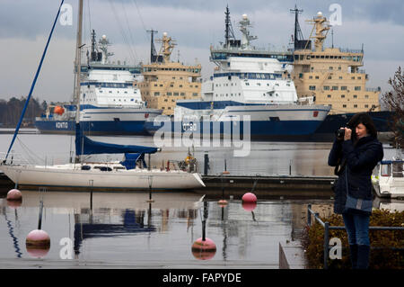 Eisbrecher-Flotte von Booten in Helsinki Port-Basis, Helsinki, Finnland. Die finnische Eisbrecher festgemacht an der Katajanokka Stockfoto