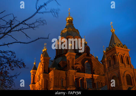 Helsinki, Finnland. Die Uspenski (Finnisch, Uspenskin Katedraali Uspenskij-Katedralen, Russisch, Schwedisch, Успенский собор, Uspenskij Sobor) Kathedrale ist eine orthodoxe Kathedrale in Helsinki, Finnland, die Verehrung von Dormition der Jungfrau Maria gewidmet. Seinen Namen verdankt das Wort Busrundfahrt, Signfica Uspenski. Die Kathedrale wurde vom russischen Architekten Alexey Gornostaev (1808-1862), aber er stieg nach seinem Tod 1862 bis 1868. Stockfoto