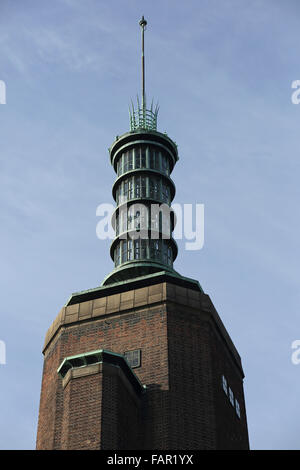 Turm aus dem Museum Boijmans Van Beuningen in Rotterdam, Niederlande. Der Turm ist ein Wahrzeichen der Stadt und Wahrzeichen. Stockfoto