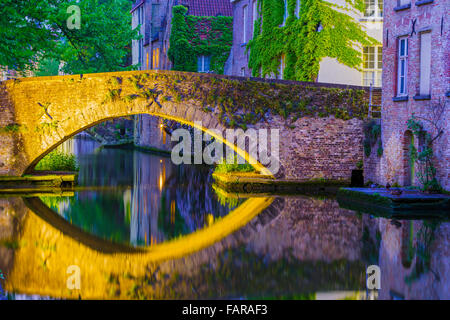 Groenerei Kanal in der Abenddämmerung, Brugge, Belgien Stockfoto