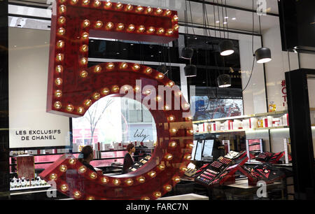 CHANEL Nr. 5 Parfümerie in Shanghai, China. Stockfoto