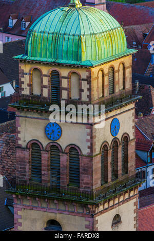 Die Kirche Sainte Croix in Kaysersberg, Frankreich Stockfoto