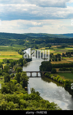 Blick auf den Fluss Dordogne Sarlat-la-Canéda, Domme, Dordogne, Aquitaine, Frankreich Stockfoto