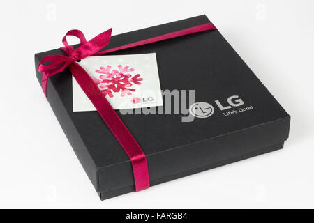 VILNIUS, Litauen - 23. Dezember 2015: Weihnachtsgeschenk von der bekannten koreanischen Elektronik-LG-Marke für europäischen Servicepartner. Stockfoto
