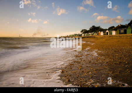 Strandhütten an Hill Spitze in Hampshire. Stockfoto