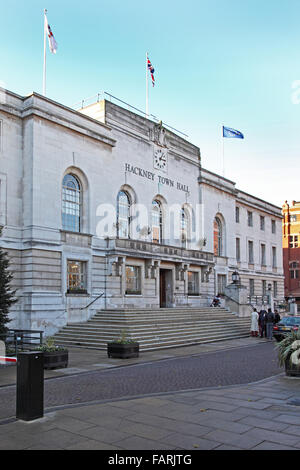 Außenansicht des Hackney Town Hall in London, Vereinigtes Königreich. Erbaut in den 1930er Jahren im Art-deco-Stil Stockfoto